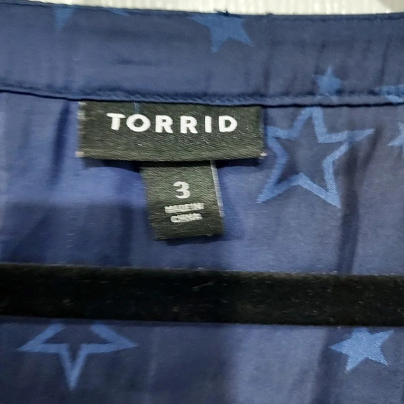 Torrid Peasant Blouse - Charmeuse Jacquard Star Navy in Size 3 / 22-24 - Picture 4 of 15